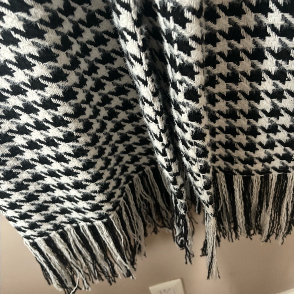 Ladies houndstooth coat - Picture 2 of 2